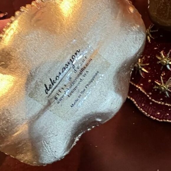 Style Vintage Santa Claus Figurines Star Detailing Gold & Red Handcrafted resin - Picture 4 of 4